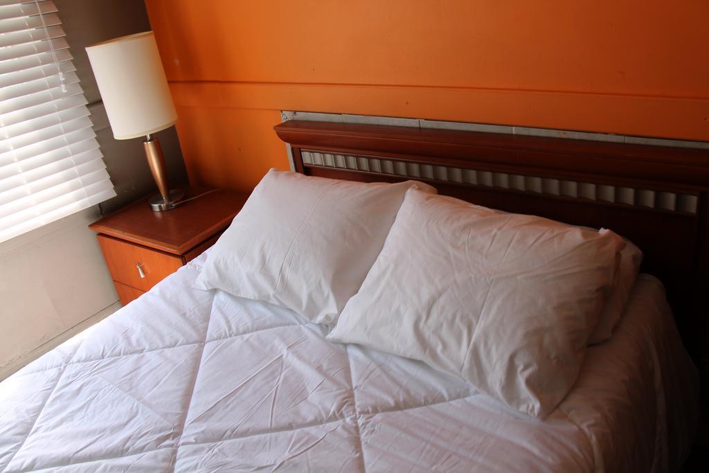 Toronto Central Hotel Стая снимка